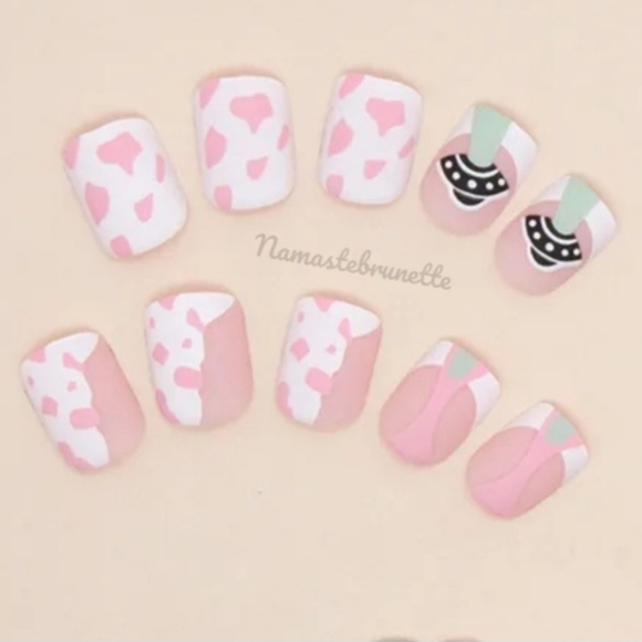 2/$16 Floral Alien Press on Nails - Picture 10 of 16